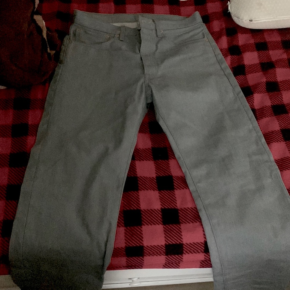 I’m trying to get rid of these Levi’s 501s the size of them are W 32 L 32